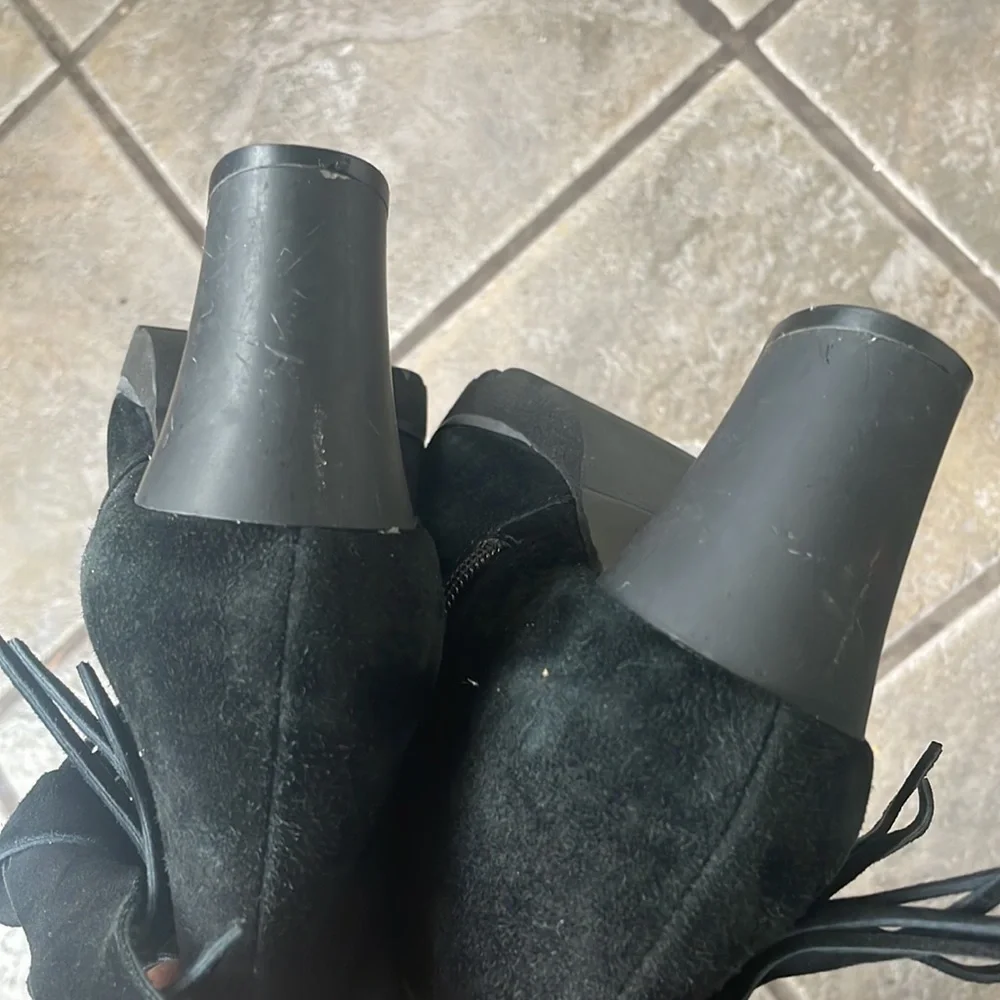 Sacha London never worn